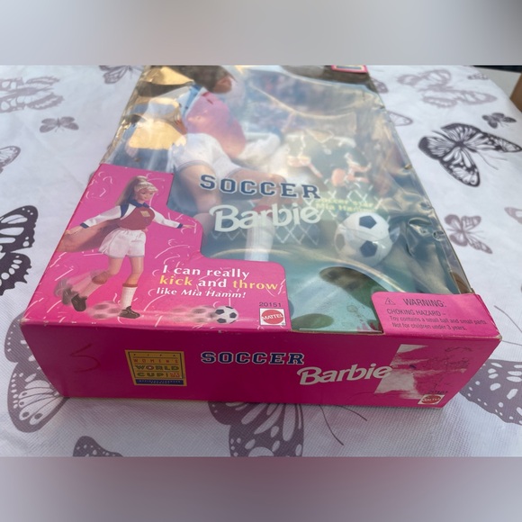 Vintage Soccer Barbie Doll - FIFA - Picture 11 of 12